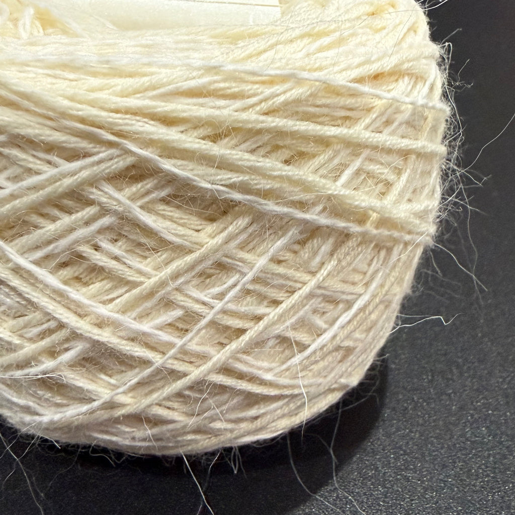 Nina : Angora Français, laine peignée et yack - pelote de 70g 120m - aiguilles/crochet 4-4,5mm