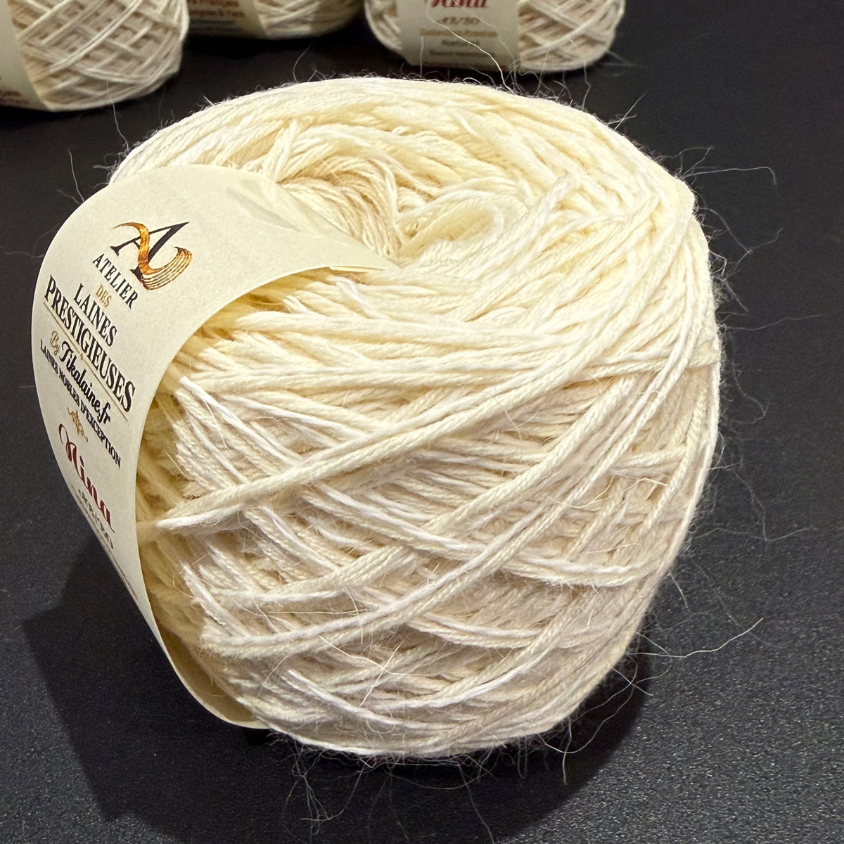 Nina : Angora Français, laine peignée et yack - pelote de 70g 120m - aiguilles/crochet 4-4,5mm